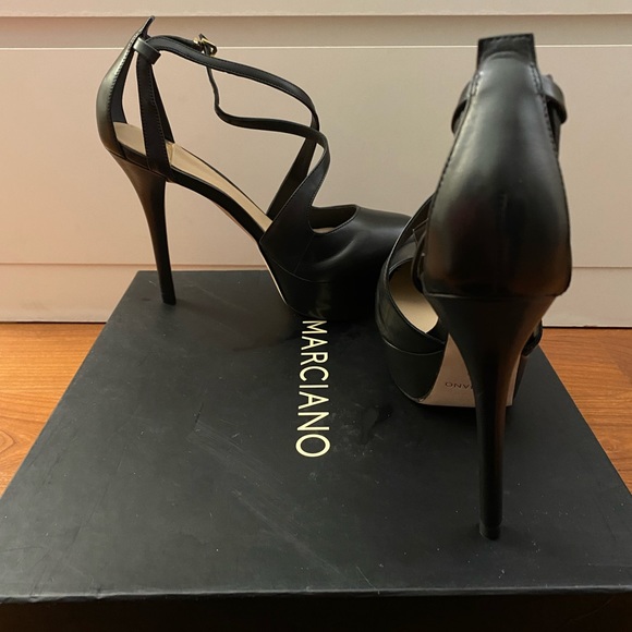NWT Authentic Marciano Heels - Picture 4 of 11